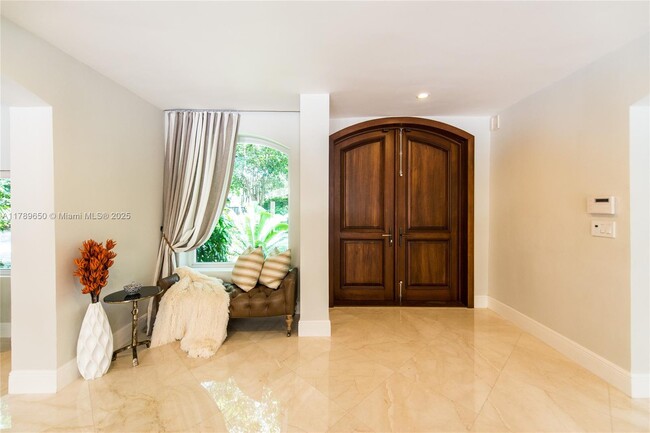 Building Photo - 3500 Munroe Dr