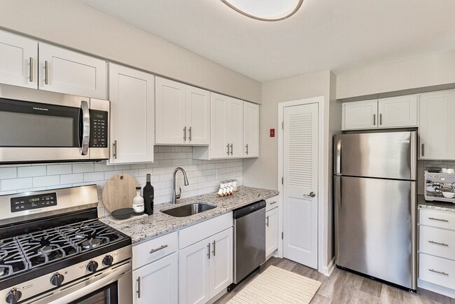 Elevate your cooking experience in this modern kitchen at Eagle Rock Apartments at North Plainfield. Featuring sleek appliances and stylish finishes, it’s the perfect space for meal prep and entertaining. Schedule your tour today! - Eagle Rock Apartments at North Plainfield