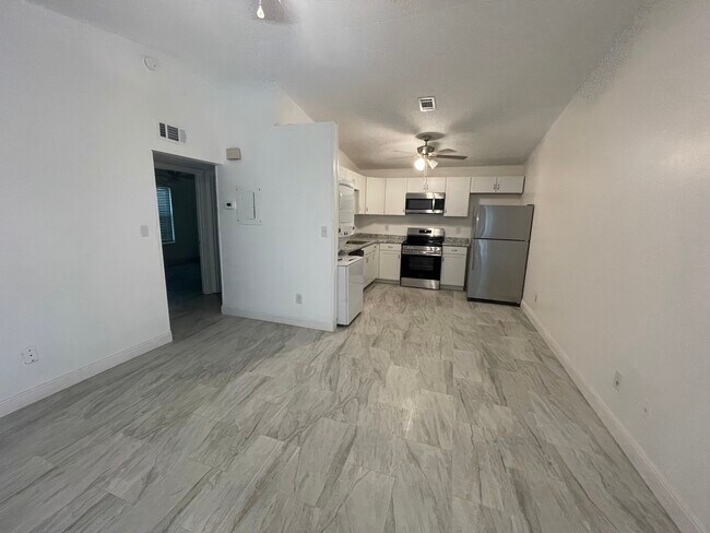 Foto del edificio - 6831 Tiki Ln