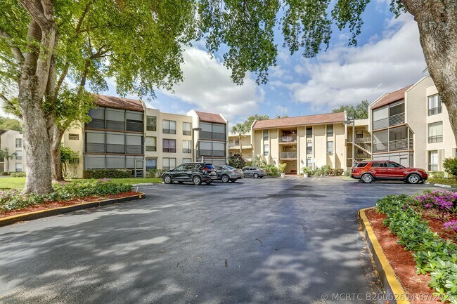 Building Photo - 6751 N University Dr