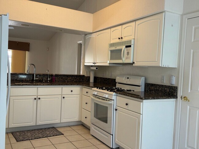 Building Photo - Rental