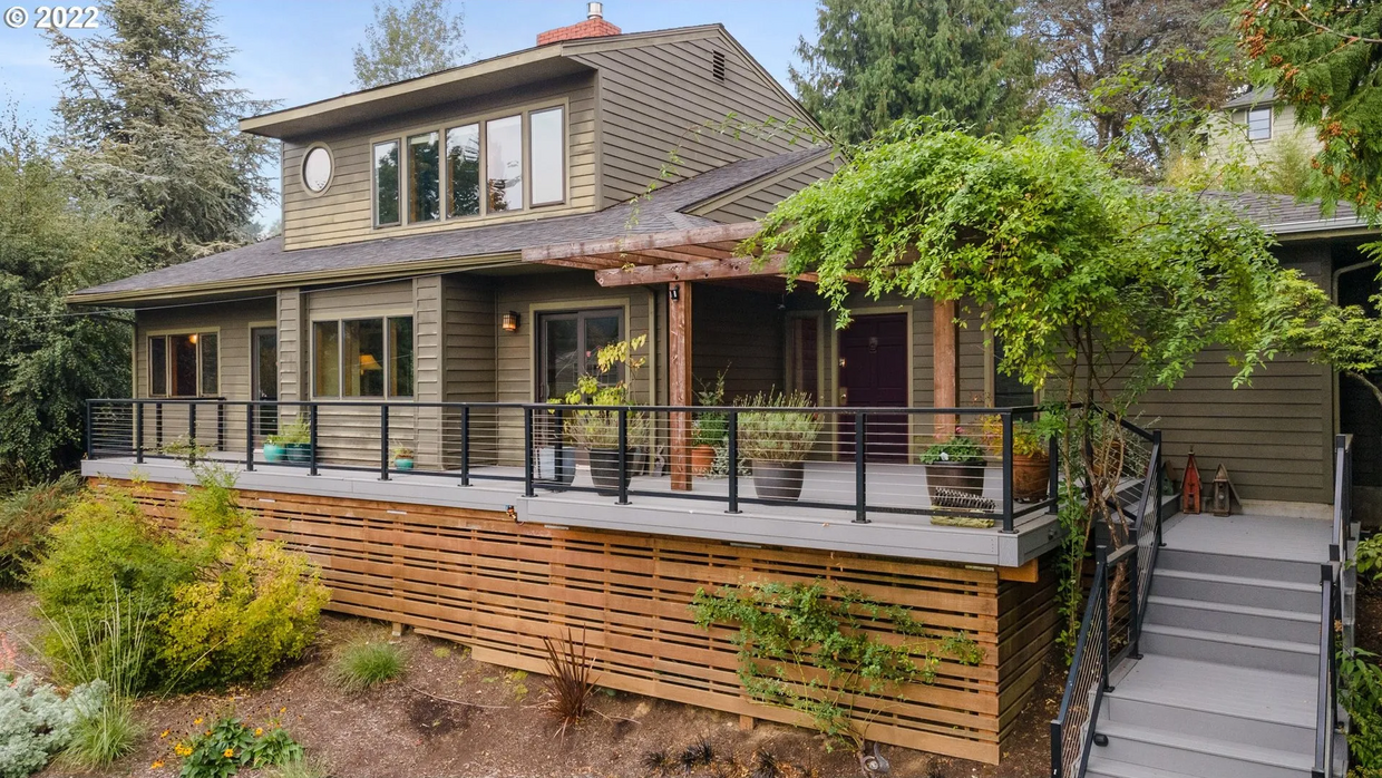 Foto principal - Stunning Portland Home with Open Floor Pla...