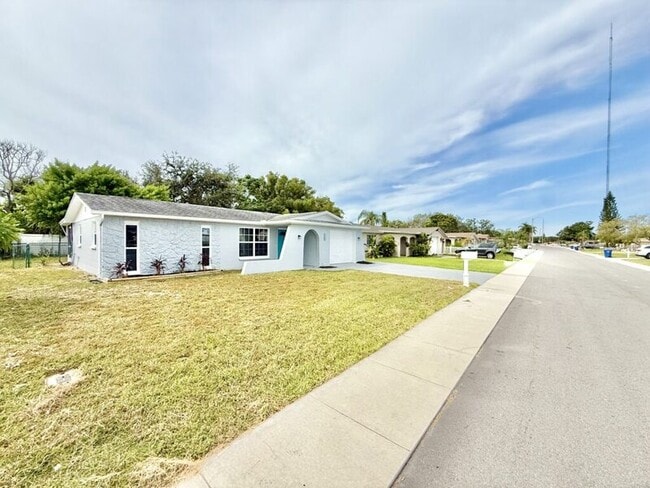Building Photo - 3250 Coldwell Dr