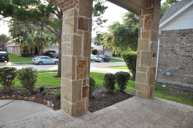 Foto del edificio - 6315 Denison Oaks Dr