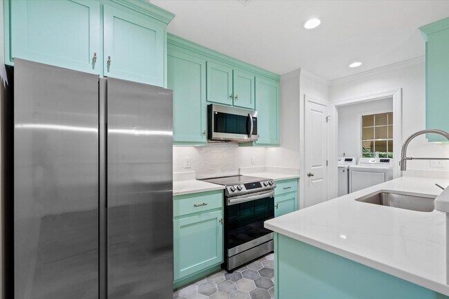 Building Photo - Remodeled Beauty in County Club Village