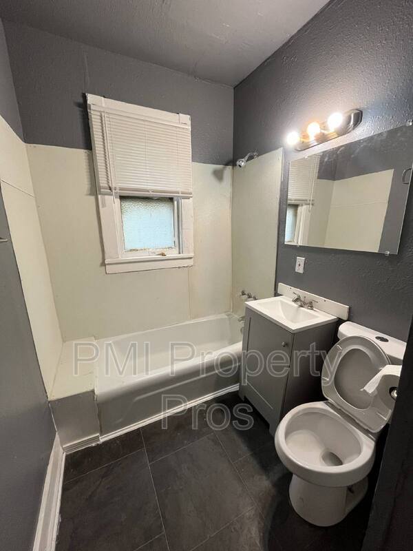 Building Photo - 3007 N 23rd St