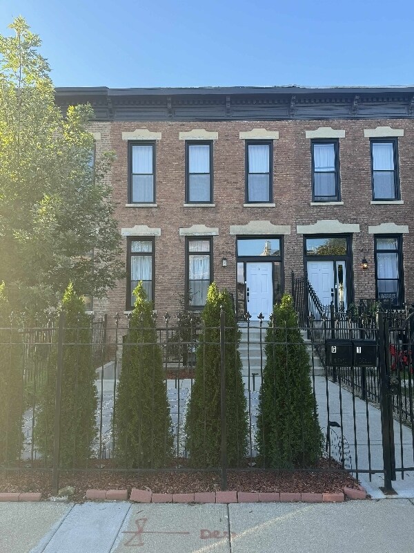 Foto principal - 2435 W Flournoy St