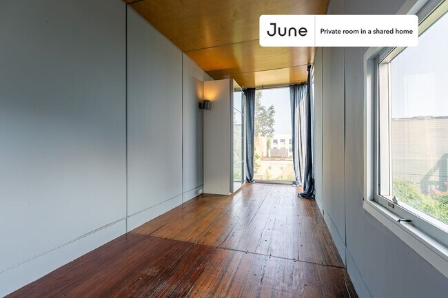 Foto del edificio - Room in Shared 6 bed/6 bath home