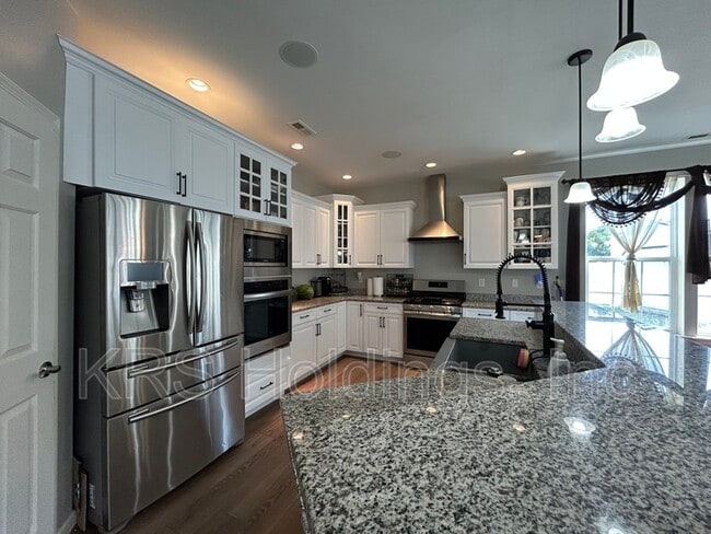 Building Photo - 42 Ravenscroft Ln