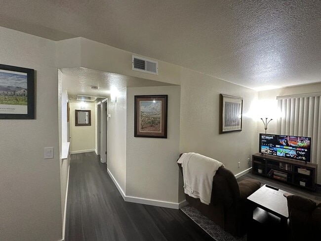 Building Photo - 3550 Bay Sands Dr