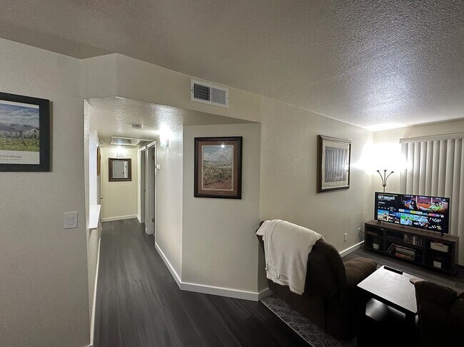 Foto del edificio - 3550 Bay Sands Dr