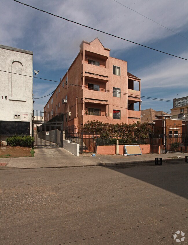 Building Photo - 1811 W 5th St