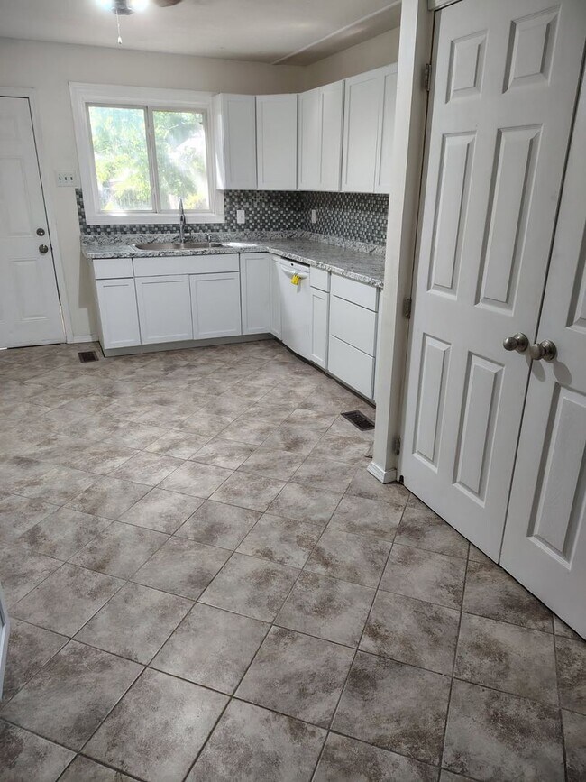 Foto del edificio - **Available Now...Never Have to Move Again! Don’t Miss Out…This Home Will Go Fast!**
