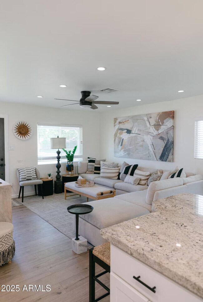 Foto del edificio - 7715 E Avalon Dr