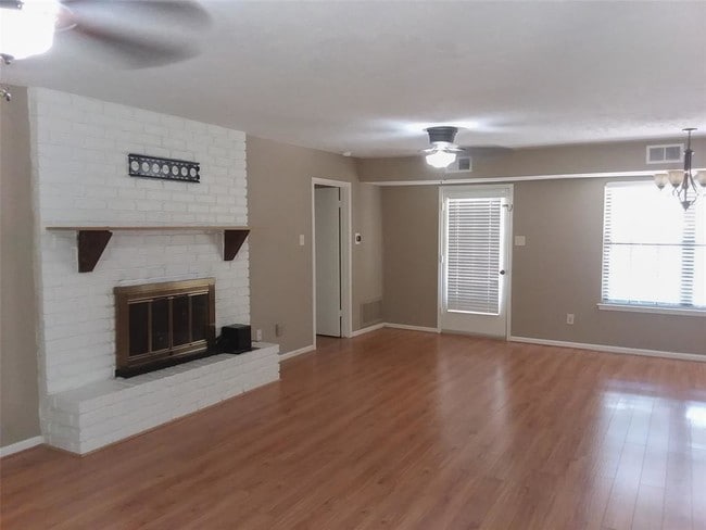 Building Photo - 105 Magnolia Way