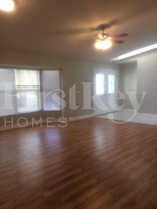 Foto del edificio - 1744 SE Berkshire Blvd