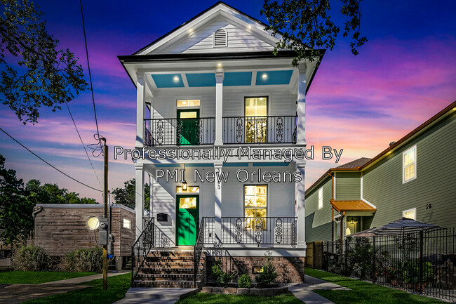 Building Photo - 2623 Banks St