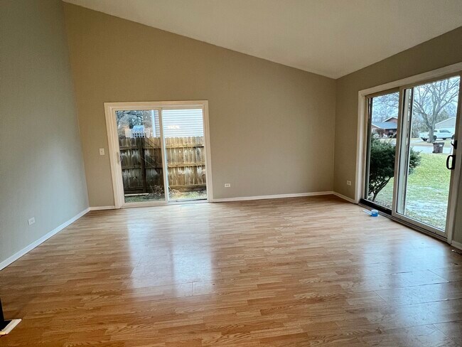 Building Photo - 611 Chardonnay Ln