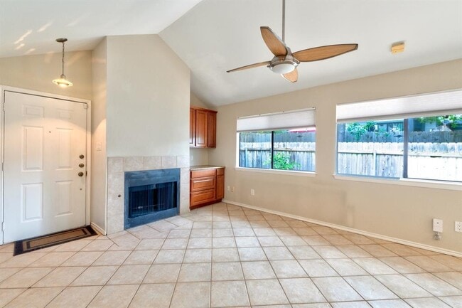 Building Photo - 1411 Gracy Farms Ln