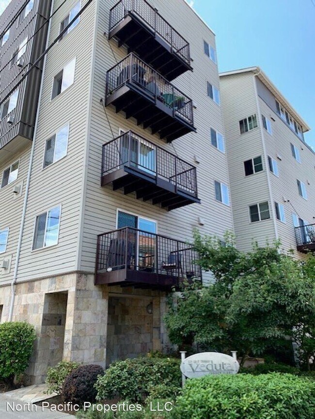 Building Photo - 2 br, 1.5 bath House - 321 E Thomas St. #401