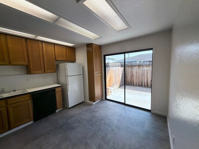 Foto del edificio - 332 E Romie Ln