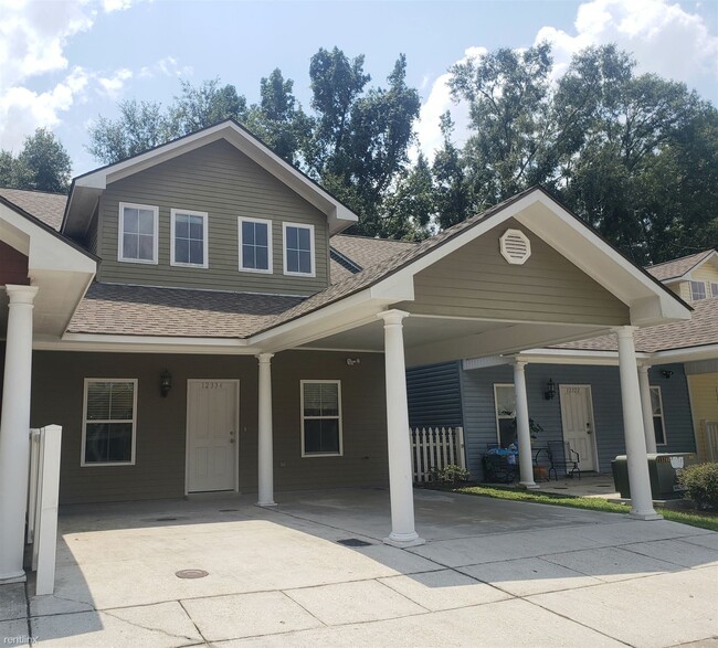 Building Photo - 3 br, 2.5 bath Townhome - Village Maison T...