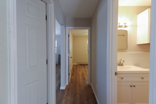 Building Photo - 306 E Hwy 124