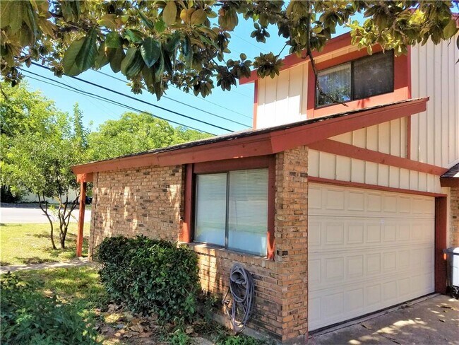 Foto del edificio - 8900 Parkfield Dr