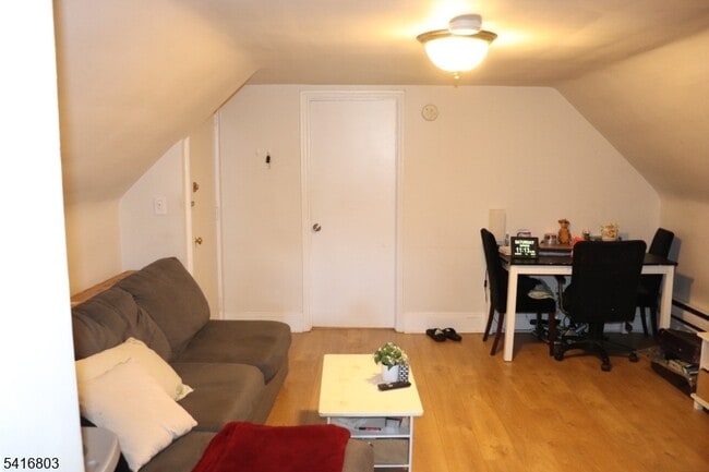 Building Photo - 327 Valley St