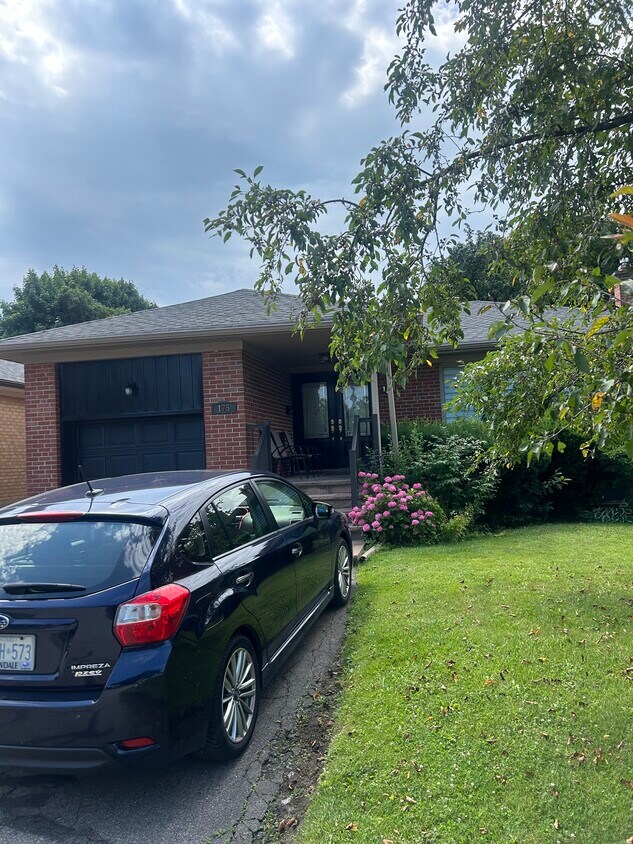 Photo principale - 175 Searle Av