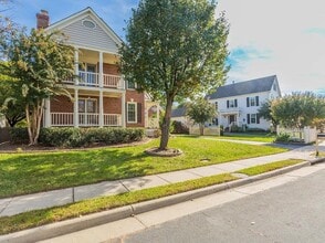 Building Photo - 6601 Forsythia St