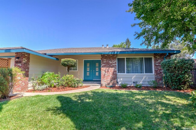 Foto del edificio - 5039 Cypress Ave