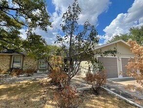 Building Photo - 8906 Pineridge Dr