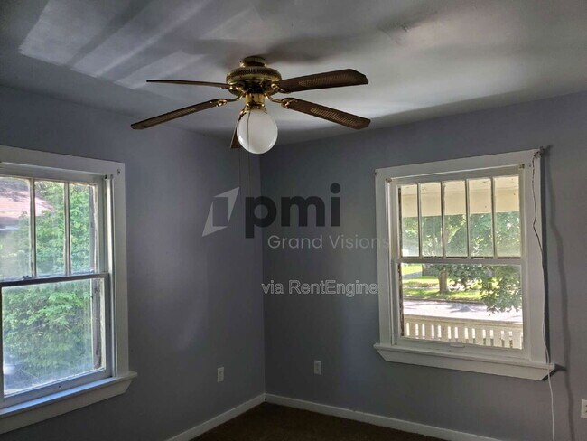 Foto del edificio - 1312 E Olive St