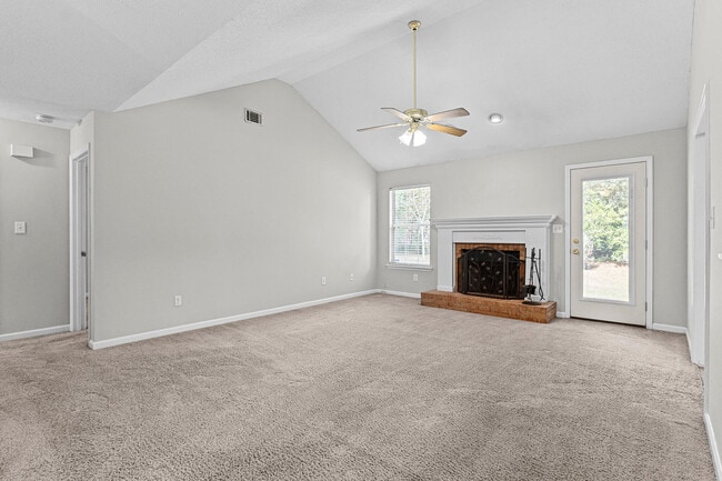 Building Photo - 5 Astor Ct