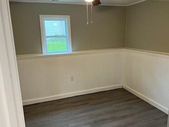 Building Photo - 5 bedroom 2.5 bath home