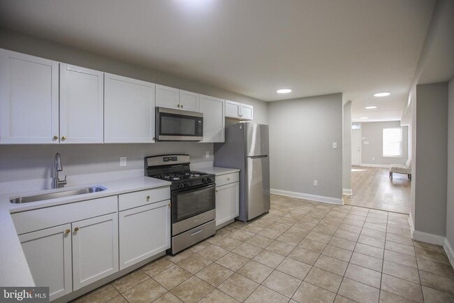 Foto del edificio - 530 N Montford Ave