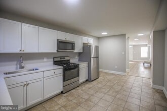 Building Photo - 530 N Montford Ave
