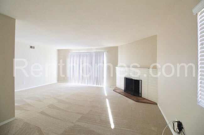 Building Photo - 310 E Moss St
