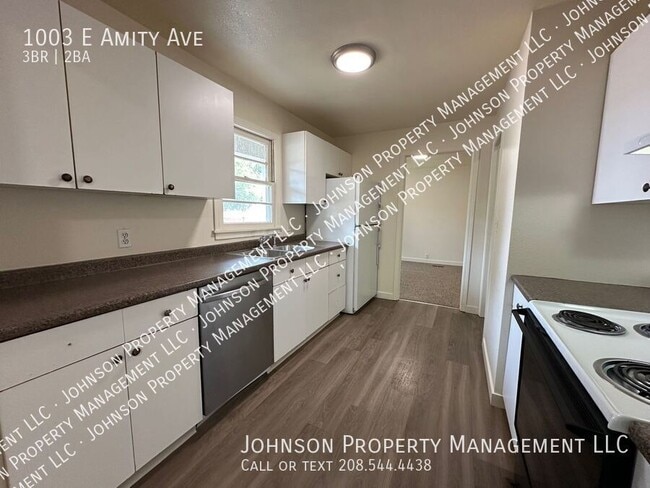 Building Photo - 1003 E Amity Ave