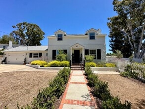 Building Photo - 401 Silvery Ln