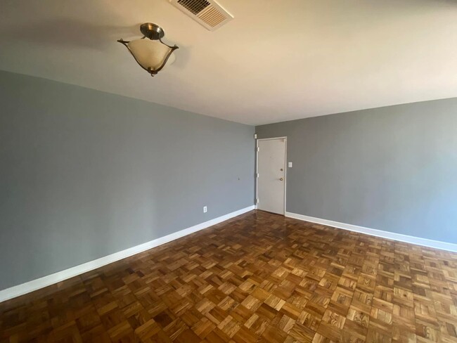 Foto del edificio - Cozy 2 BR/1 BA Apartment in Congress Heights!