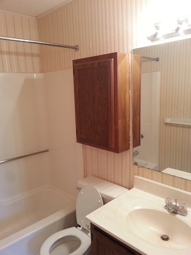 Building Photo - 2613 Stewart Dr