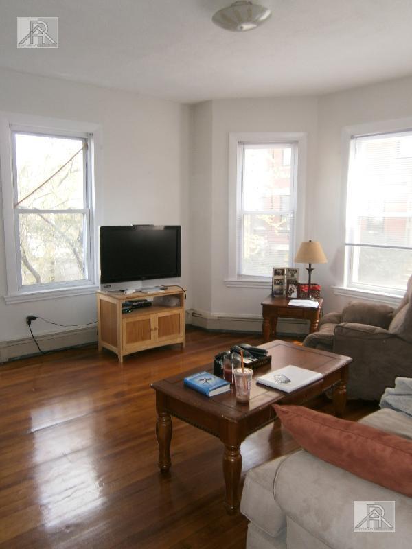 Foto principal - 2 bedroom in Brookline MA 02245