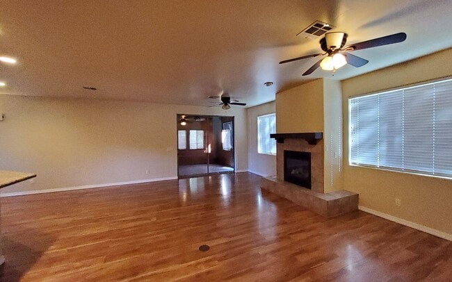 Building Photo - Three Bedroom Home