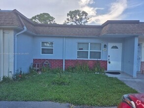 Building Photo - 407 SW Natura Ave