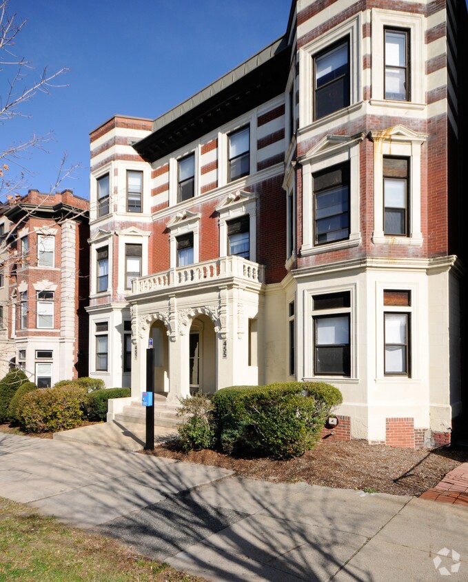 Building Photo - 455 Park Dr