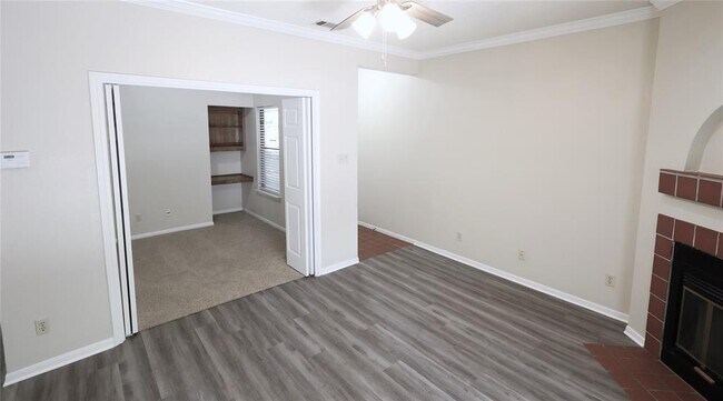 Foto del edificio - 3840 Far W Blvd