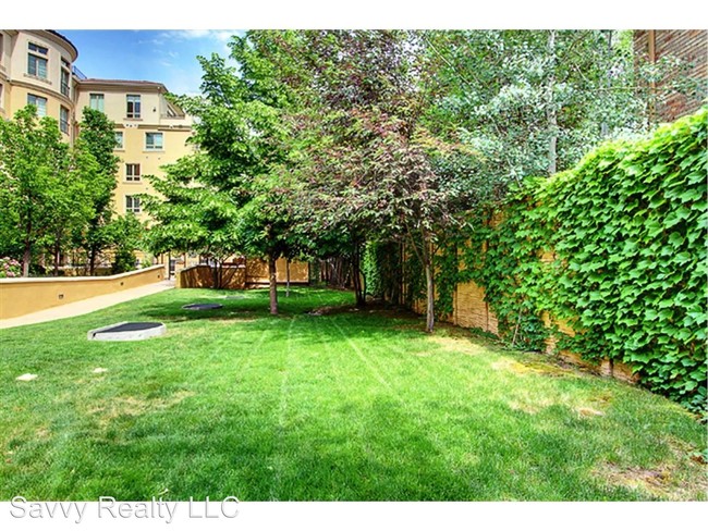 Building Photo - 2500 E Cherry Creek South Dr