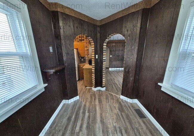 Building Photo - 1212 Forest Ave